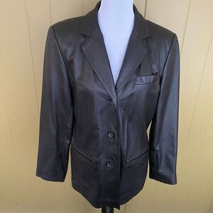 Jacqueline Ferrar women M 3 button black leather jacket w/satin lining